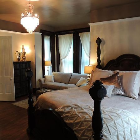 Отель Lyons Twin Mansions Fort Scott Экстерьер фото