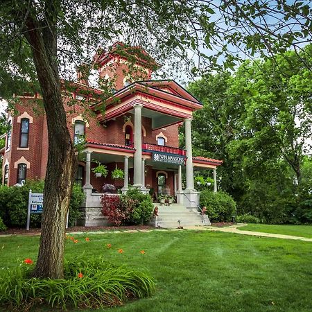 Отель Lyons Twin Mansions Fort Scott Экстерьер фото